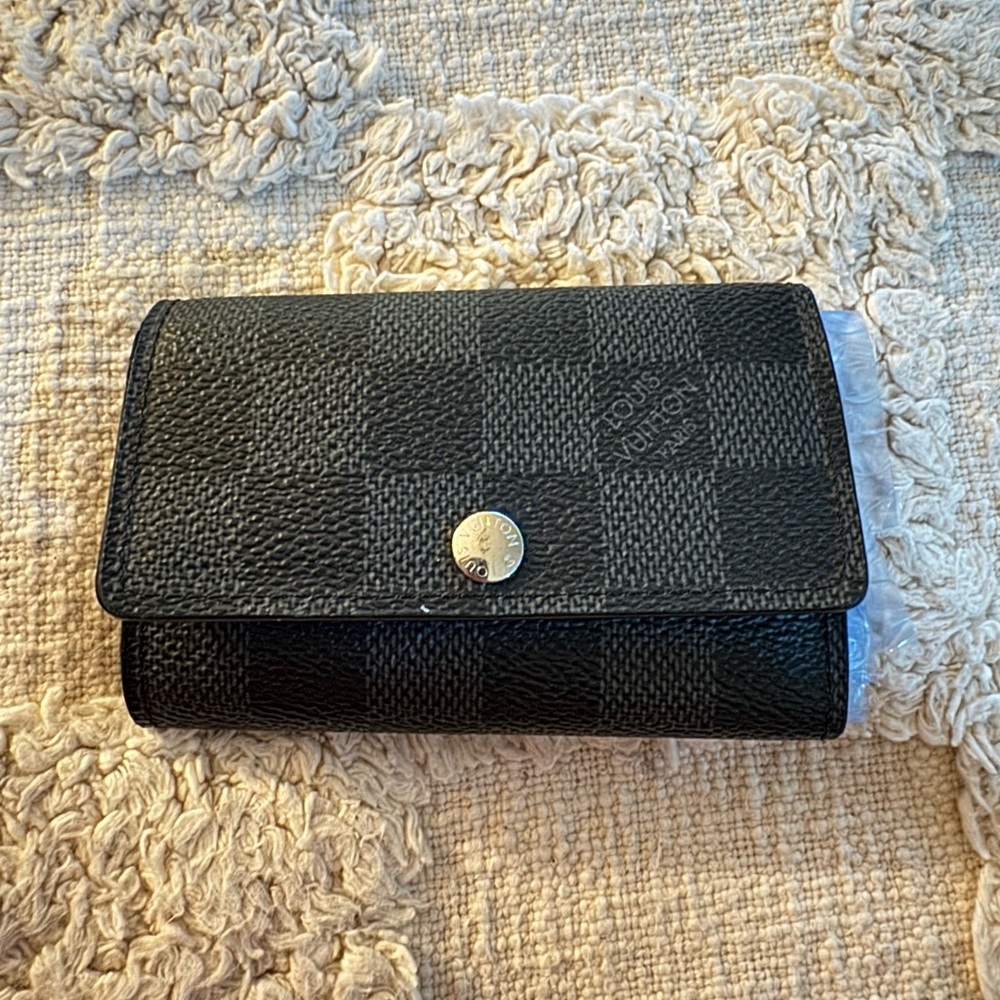 Authentic Louis Vuitton Graphite 6 Key holder